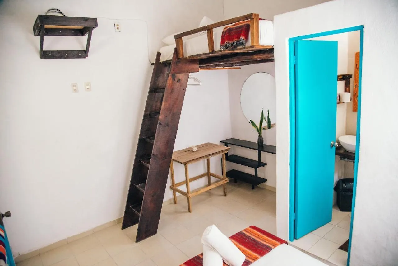 Bed & Breakfast Lobo Inn Tulum